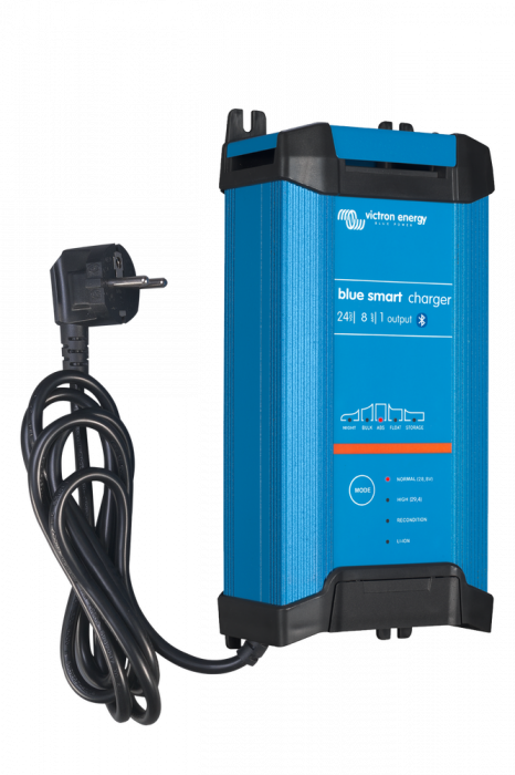 Blue Smart IP22 Charger 24/ 8 (1)